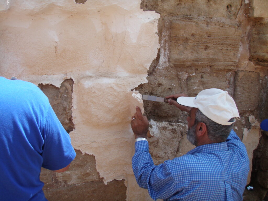 Risanamento edilizio Eliminazione umidità murature Trattamento muri umidi Problemi di umidità Risolvere il problema del salnitro Trattamento anti-salnitro Isolamento umidità muri Protettivo per murature Restauro edilizio antico Trattamenti antimuffa per pareti Consolidamento murature Rinforzo strutturale edificio Problemi di efflorescenza Soluzioni contro umidità nei muri